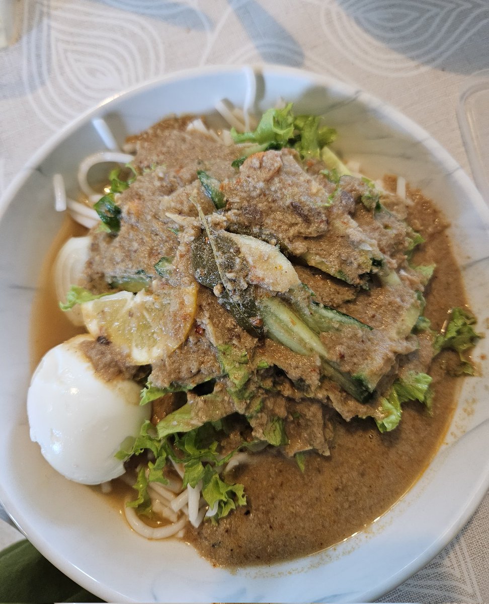 helloimbat's tweet photo. Me on a random wednesday afternoon: make laksa https://t.co/FkXRmfSQig