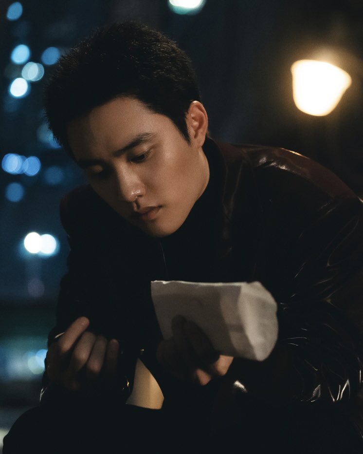 dksmp3's tweet photo. 📑 ‘The Manipulated’ starring Doh Kyungsoo and Ji Changwook will officially premiere on Disney+ and Hulu today, with new episodes dropping weekly every Wednesday.

Release Schedule:
› Nov 05: Episodes 1-4
› Nov 12: Episodes 5-6
› Nov 19: Episodes 7-8
› Nov 26: Episodes 9-10
› Dec 03: Episodes 11-12 (Finale)

#DOHKYUNGSOO #도경수