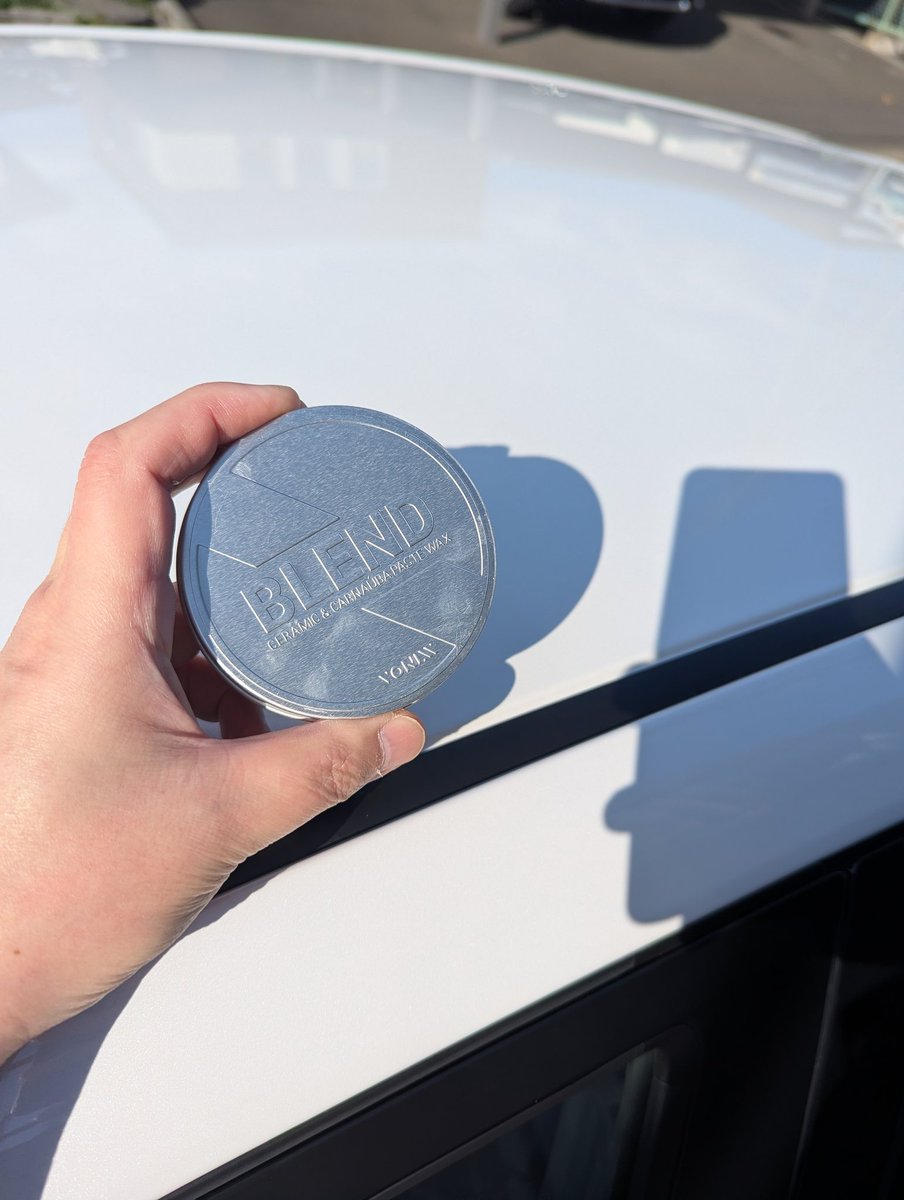 Nak164N's tweet image. リセット出来たからボンネット、サイド、リアはAbsolute rikka fall、ルーフは艶撥水に耐久性も兼ねたVONIXX BLEND WAX&amp;amp;スプレーWAX
rikkafallが…後１回２回で無くなる😿
#Absolute #VONIXX #京都ディテール