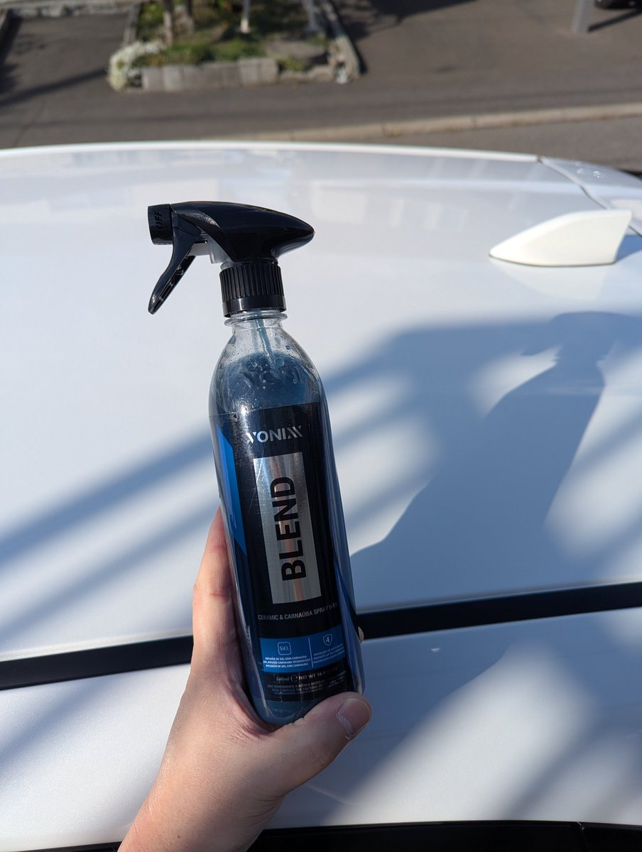 Nak164N's tweet image. リセット出来たからボンネット、サイド、リアはAbsolute rikka fall、ルーフは艶撥水に耐久性も兼ねたVONIXX BLEND WAX&amp;amp;スプレーWAX
rikkafallが…後１回２回で無くなる😿
#Absolute #VONIXX #京都ディテール