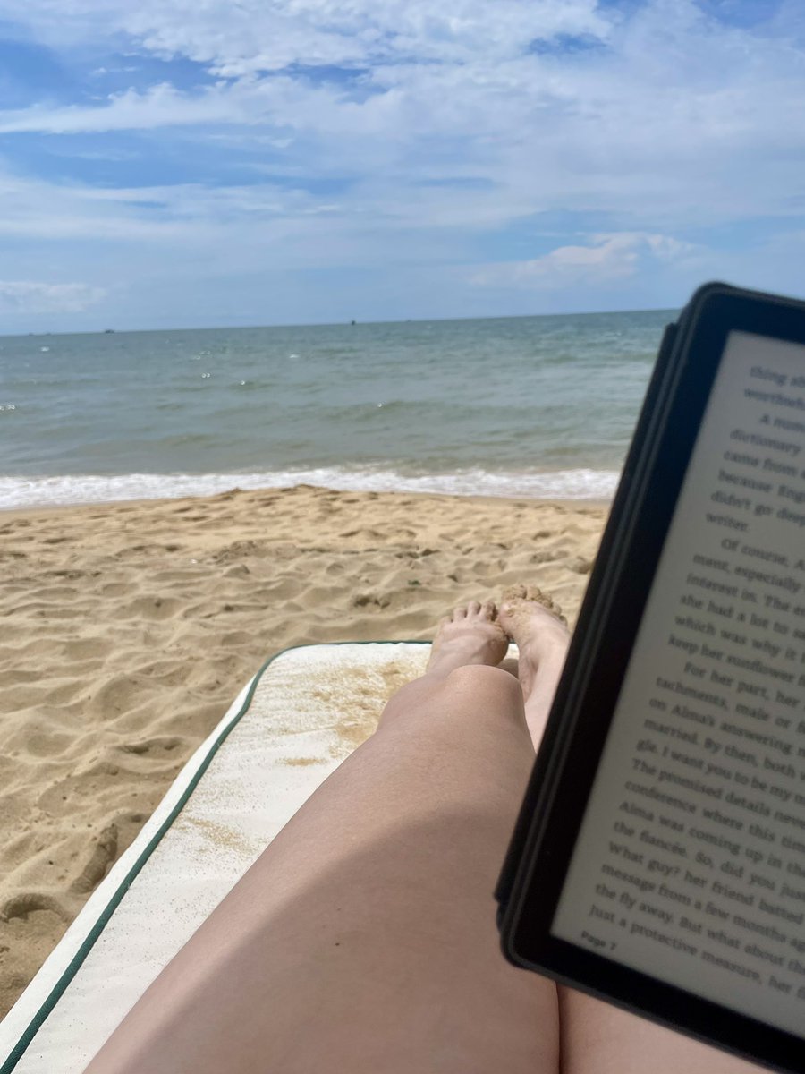 creamycomet's tweet image. this bitch is NOT writing!!!