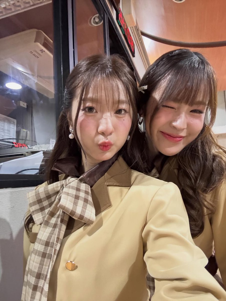 ชอบแจนรี่ใน MV มากเลย💖 มันมีค.น่ารักสดใส แต่ก็ดูเขินอายนิดๆ มีมวล "รักแรกแห่งชาติ" ที่ใครเห็นก็ยากจะไม่ตกหลุมรัก &amp; นีย่าแม้จะโดนยาเสน่ห์ แต่ตอนคลั่งรักแจนรี่ก็ยังคีพคาร์ยิ้มซนๆกวนๆ เห็นละใจปั่นป่วนเลยแหละ!

#พี่จิ๋วน้องนีโย่ขอถามใครกันทำให้ใจป่วนปั่น
#MasakanoConfessionTH
#BNK48