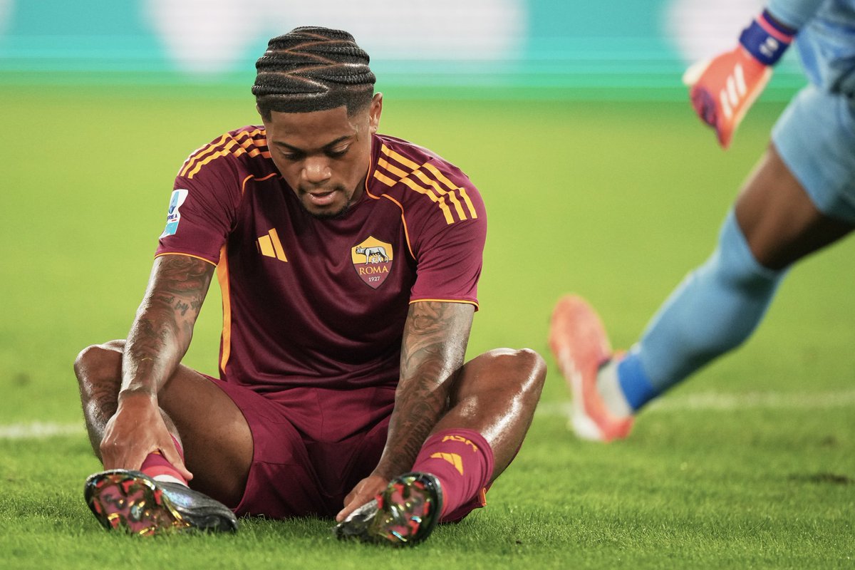 Fil_Biafora's tweet image. Altri problemi in attacco per Gasperini: ieri in allenamento si è fermato Leon #Bailey. Oggi si capirà meglio l&apos;entità del problema muscolare

#ASRoma @tempoweb