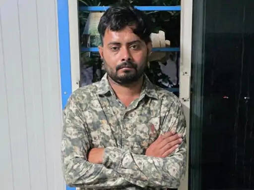 Rajkot Airport Staffer Held for Stealing Gold, Cash from Passenger Bags |  DeshGujarat