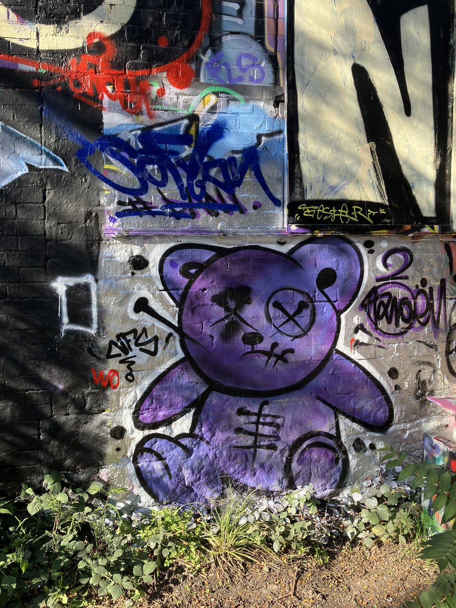 Guten Morgen, Welt!
Ich bin müde und habe heute Nacht total wirres Zeug geträumt. Das kann ein heiterer Tag werden 🙄🤭
Ich wünsche euch allen einen wunderschönen Tag mit vielen freundlichen Begegnungen 😘😘😘