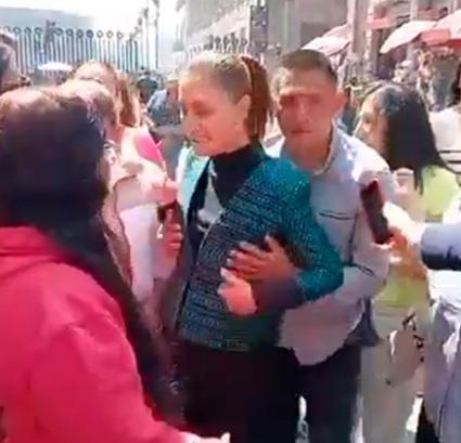 leonmextestigo's tweet image. Breaking from Mexico
(pic) an unknow man lewdy touched President Sheinbaum&apos;s chest and kissed her. 
However, many believe it was staged by a president in crisis.
@secRubio
@MaryAnastasiaOG
@WhiteHouse
@BillOReilly
@USAmbMex
@nytimes
#wednesdaywisdom
#WednesdayFun
#Trump
#RIP