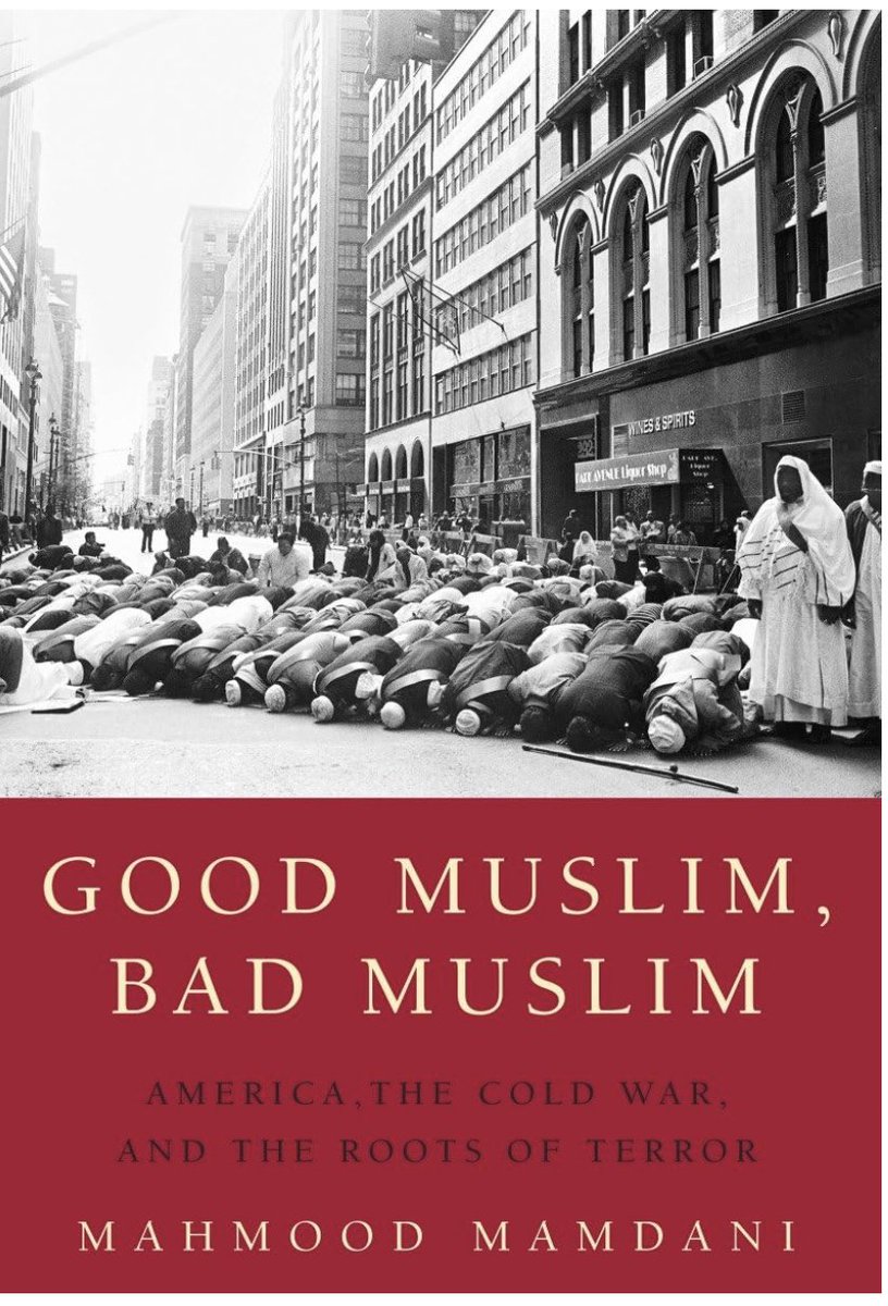 Zohran Mamdani'nin Müslüman kimliği çok konuşuluyor; bu duruma babası Mahmood Mamdani'nin bir kitabıyla yanıt vermek isterim:

"To depoliticize culture and to culturalize politics: this is the hallmark of our times/Kültürü siyasetten arındırmak ve siyaseti kültürleştirmek: işte