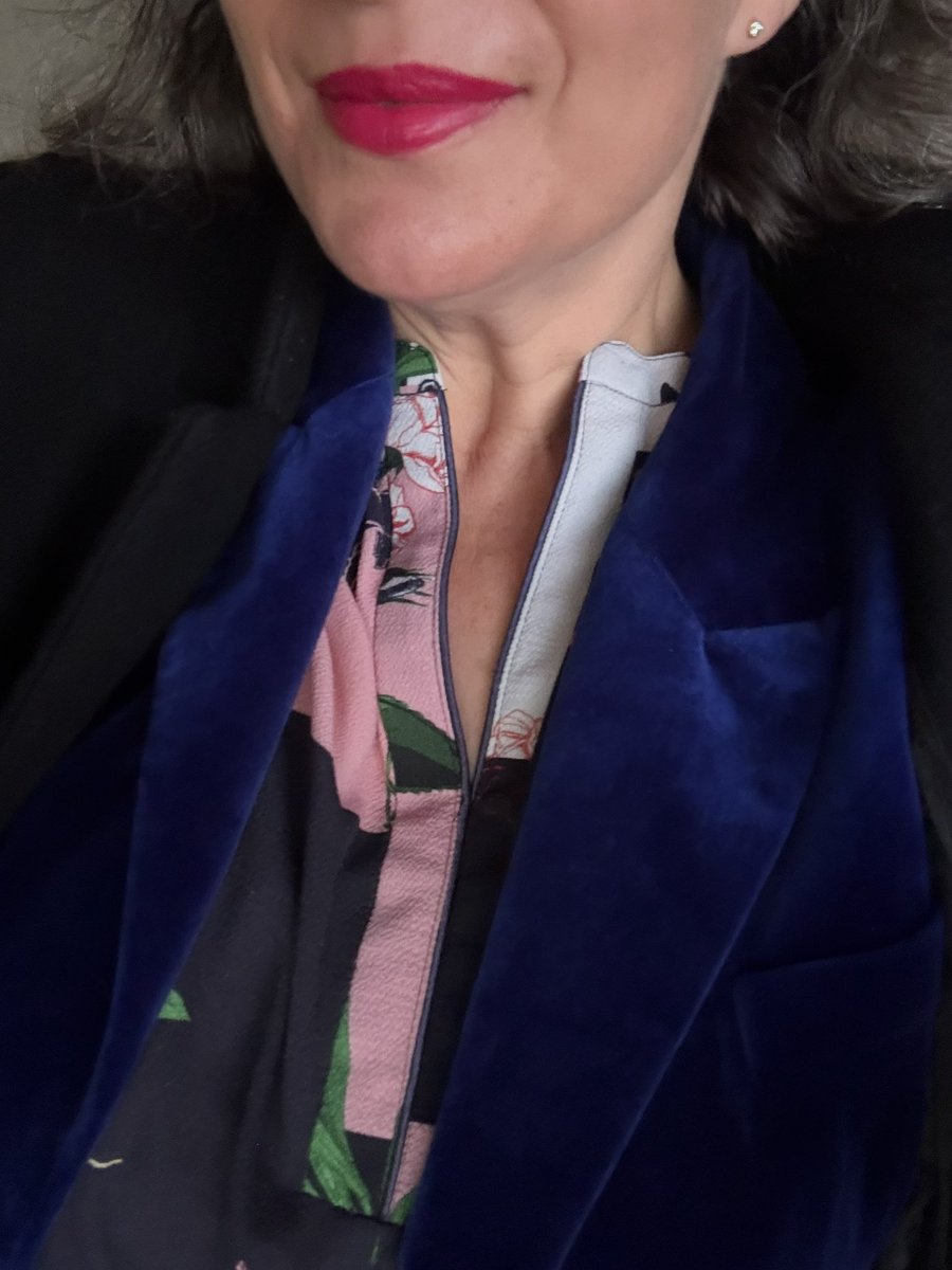 ArtoisLibra's tweet image. #worlinglady #dressedforsuccess Zischfrisches Bergfest - zwei Besprechungen am Vormittag, eine auswärtige Veranstaltung und früher Schluss, weil ich stemmen gehen will! 
Der blaue, gethriftete Blazer ist so super. 😍