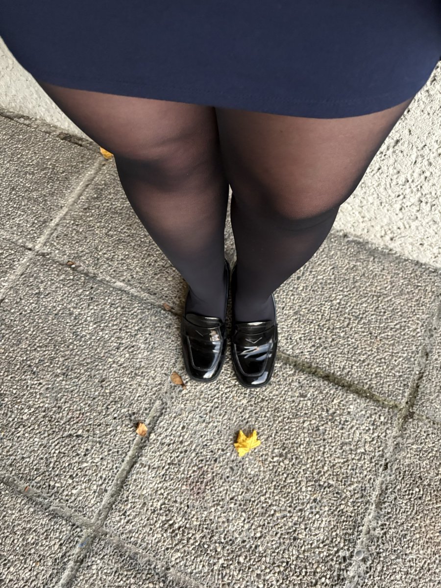 ArtoisLibra's tweet image. #worlinglady #dressedforsuccess Zischfrisches Bergfest - zwei Besprechungen am Vormittag, eine auswärtige Veranstaltung und früher Schluss, weil ich stemmen gehen will! 
Der blaue, gethriftete Blazer ist so super. 😍