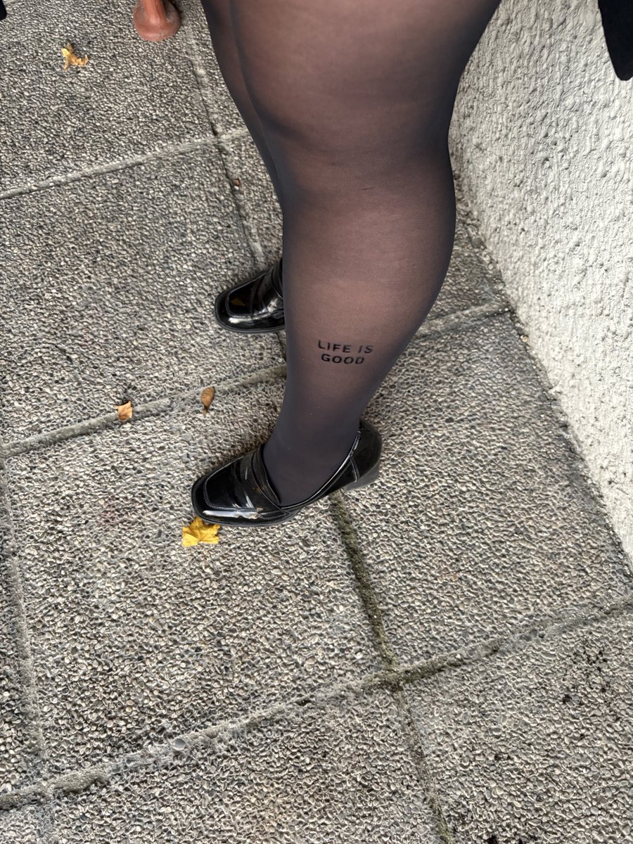 ArtoisLibra's tweet image. #worlinglady #dressedforsuccess Zischfrisches Bergfest - zwei Besprechungen am Vormittag, eine auswärtige Veranstaltung und früher Schluss, weil ich stemmen gehen will! 
Der blaue, gethriftete Blazer ist so super. 😍