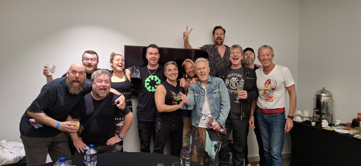 richardblade's tweet image. After tonight's epic performances I got to hang with Howard Jones and his amazing band and crew that I was honored to tour with twice this year for two months, criss-crossing the country. The gang was back together. Looking forward to touring with such talented people again.