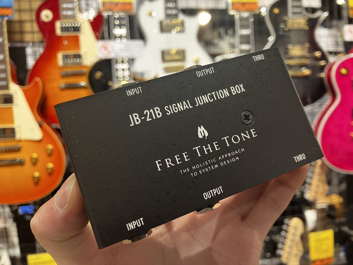 espcustomshop's tweet image. 【商品情報！】Free The Tone JB-21B 入荷しました！

2回路＋MIDIのジャンクションボックス！
コンパクトサイズなのでボードにも組み込みやすくなっております！

詳細・ご注文は↓
digimart.net/cat13/shop344/…
#Freethetone #エレキギター #ベース #楽器
