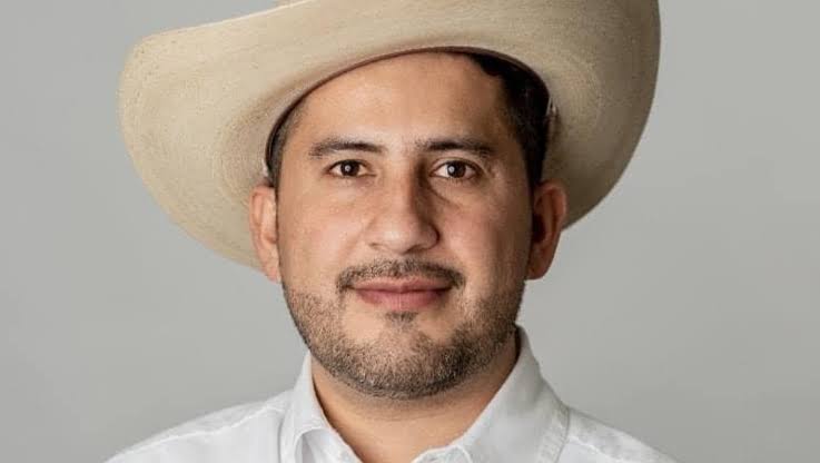 <a href="/ClaraBrugadaM/">Clara Brugada Molina</a> La victima es el. Al que dejaron solo afue a el

Aqui te dejo su foto para que no lo olvides. NO intenten desviar la atencion con montajes ruines y baratos.