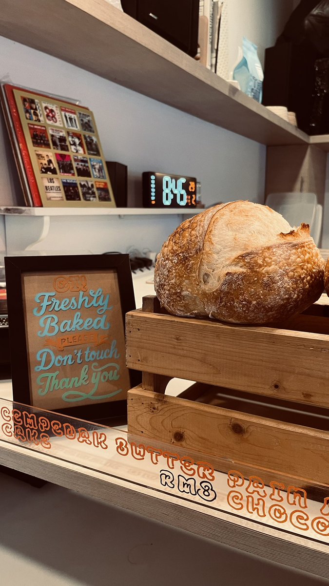 lukedawam's tweet image. You can 
now buy
just half
a loaf,
sliced 
or 
whole.

Any 
way 
you 
like
 it.

Sourdough Available today!
550g++ Country White Loaf RM19
620g++ Whole Wheat Loaf RM25
7”x3.5”x4” Shokupan @ Milk Bread @ Cloud Toast RM15

Oi! Kopi &amp;amp; Roti
TDO96A - Level 3
Pasar Besar Taman Tun.