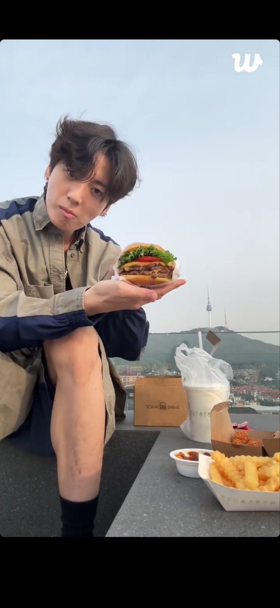 𝓓𝓪𝓲𝓼𝔂 ♡ 정국_𝘎𝘖𝘓𝘋𝘌𝘕 ⊙⊝⊜ 𝘱𝘦𝘵𝘢𝘭. ꕤ ｡˚⋆ tweet media
