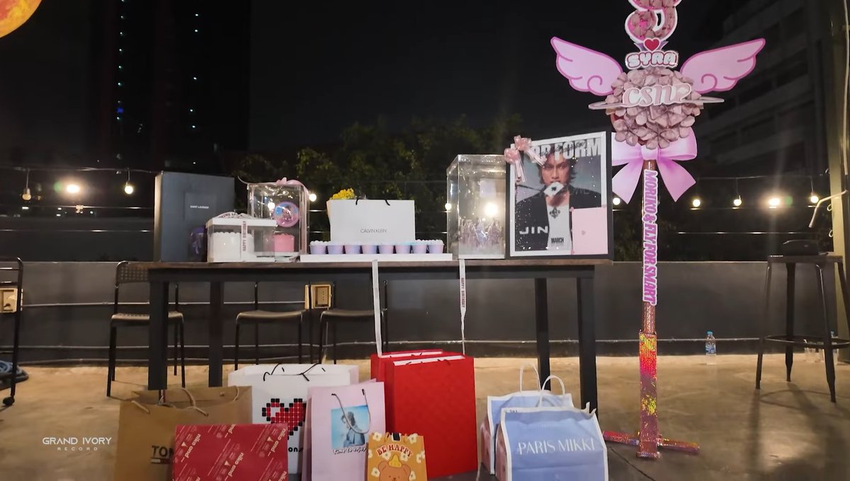 BumLoveHae's tweet image. ดูคลิปงานวันเกิดน้องสมาร์ทจบแล้ว ทีมงานเอารูปที่ฉันทำวางไว้เด่นมากๆ ใช่เวลาทำ 1 เดือนเต็มๆ ตอนทำปวดคอ ปวดไปทั่งตัว ปรื่มใจหายเหนื่อยแหละ รักน้องสมาร์ทมากๆนะ ☺️🩷

#smartcsnp #csnp
#SmartCSNPBirthdayParty
#SmartCSNPBirthday2025