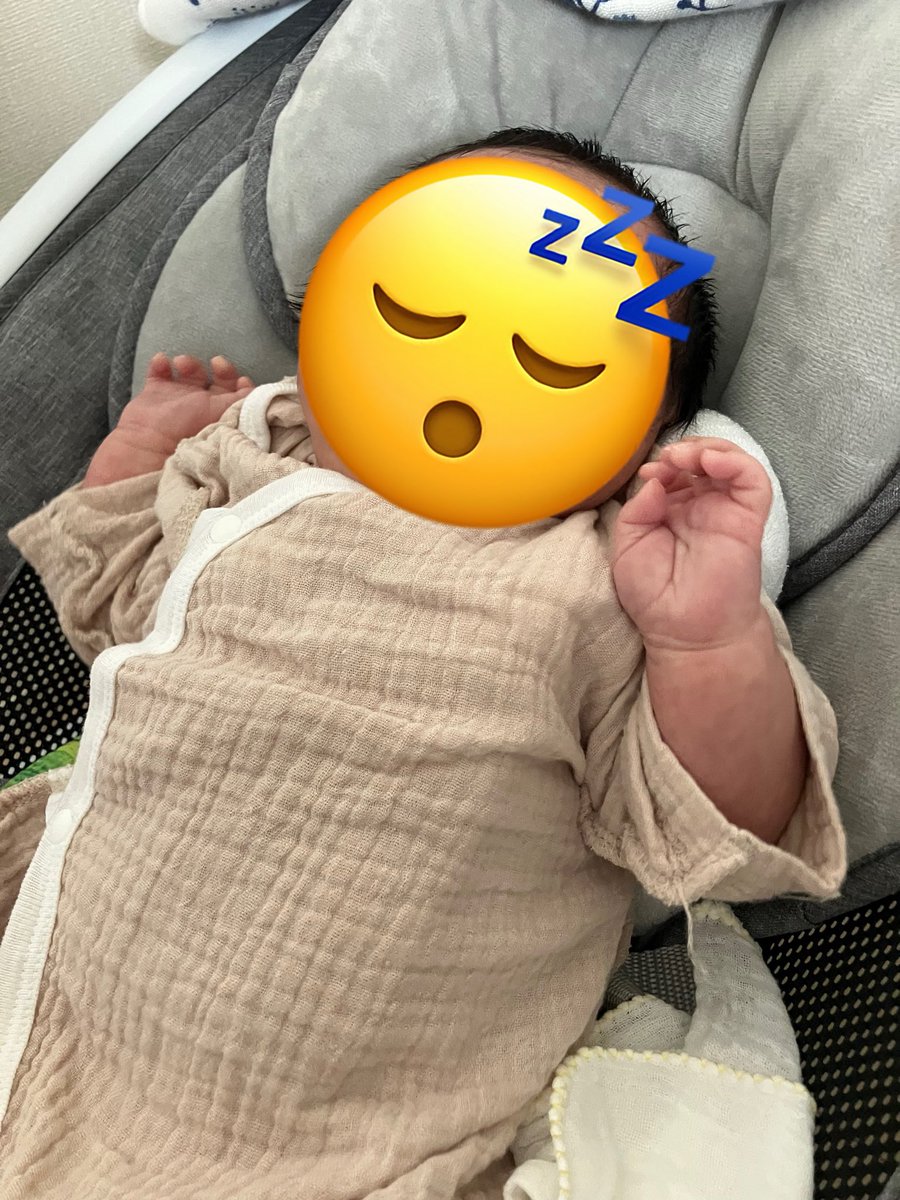 Narupoon_0691's tweet photo. 今日で１ヶ月
我が家のデビー👶🏻🍼
よく泣く、よく飲む、よく寝る︎👍🏻 ̖́-
ちょっとずつお散歩もしようね♡ https://t.co/umxfnyMQUd