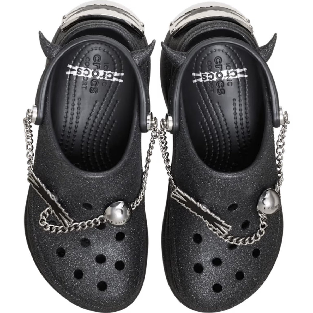 LE SSERAFIM x Crocs コラボサンダルが国内11月6日（木）PM12:00 より