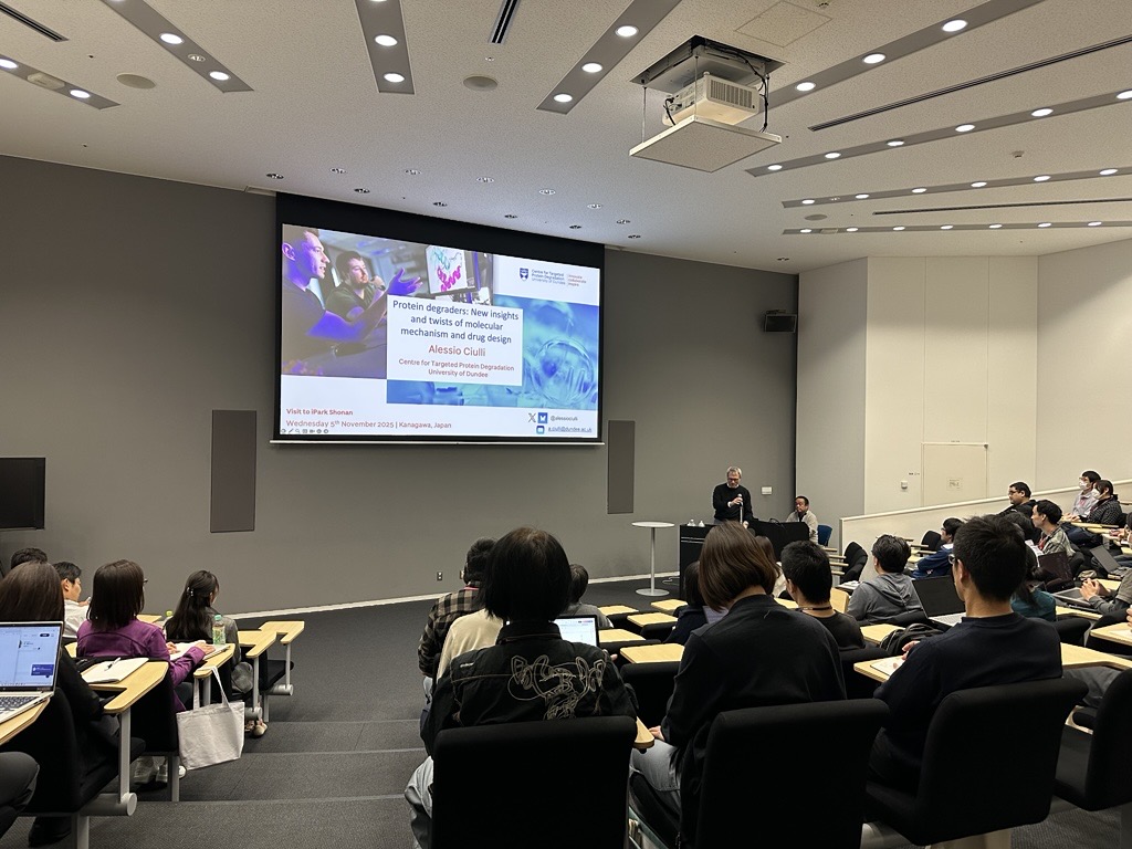 Shonan_iPark's tweet photo. ライフサイエンス研究の第一人者が語るシリーズ「サイエンスの真髄」
本日ダンディー大学CeTPDディレクターのAlessio Ciulli教授が「標的タンパク質分解誘導剤: 分子機構と創薬デザイン」と題した講演を行いました!
#FIMECS #AlessioCiulli #TPD #サイエンスの真髄 #SpiritofScience #湘南アイパーク https://t.co/BXeWKVnFNS