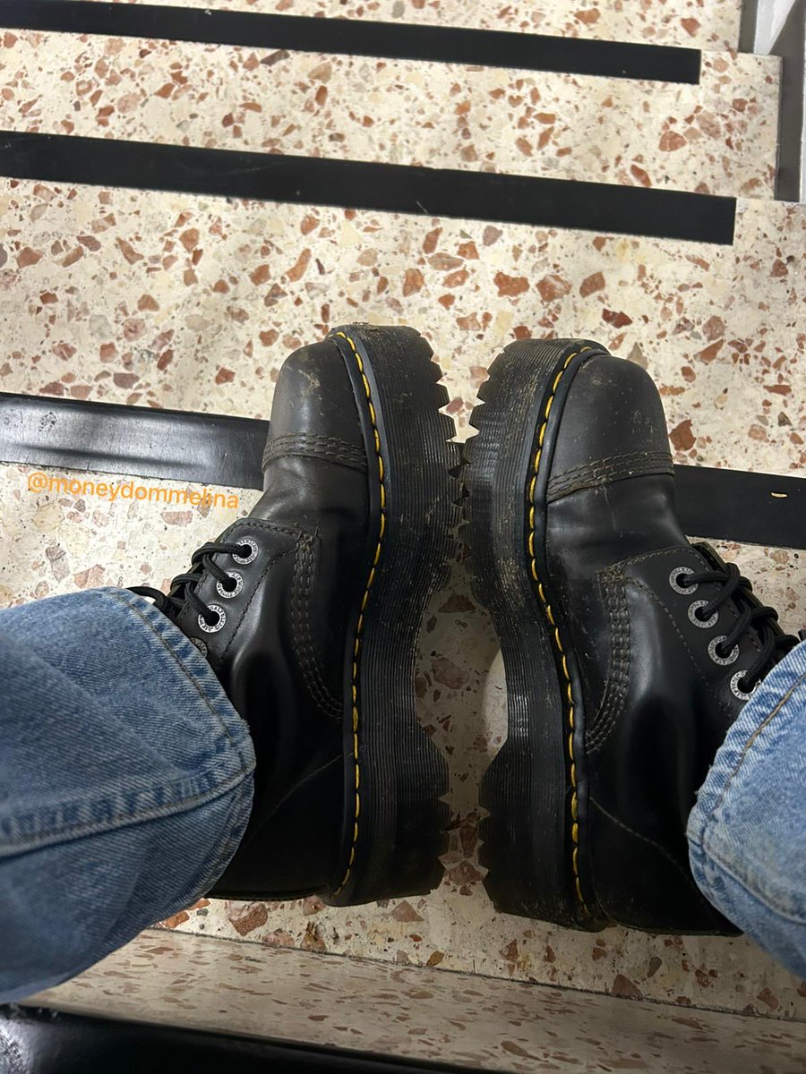 Guten Morgen Loser 🤭
Ich bin schon früh unterwegs und warte beim Arzt. 
Vertreib mir doch ein wenig die Langeweile beim warten und erzähl mir von deiner tiefsten und abgründigsten Fantasie 😈

Findom femdom