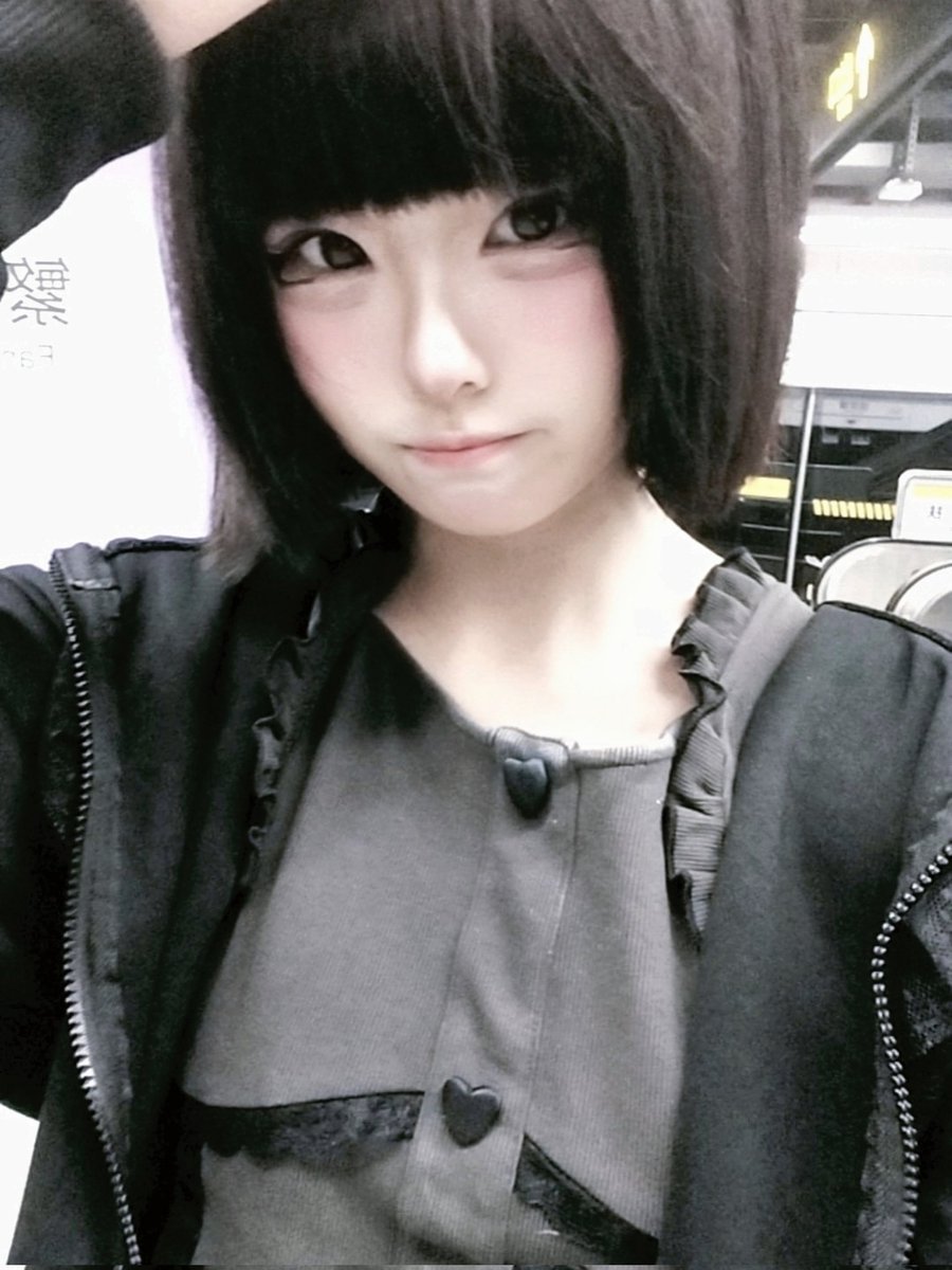 つな tweet media