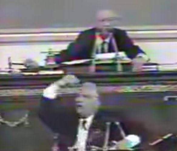 ASMeshref's tweet image. صوتين جوايا كل يوم..