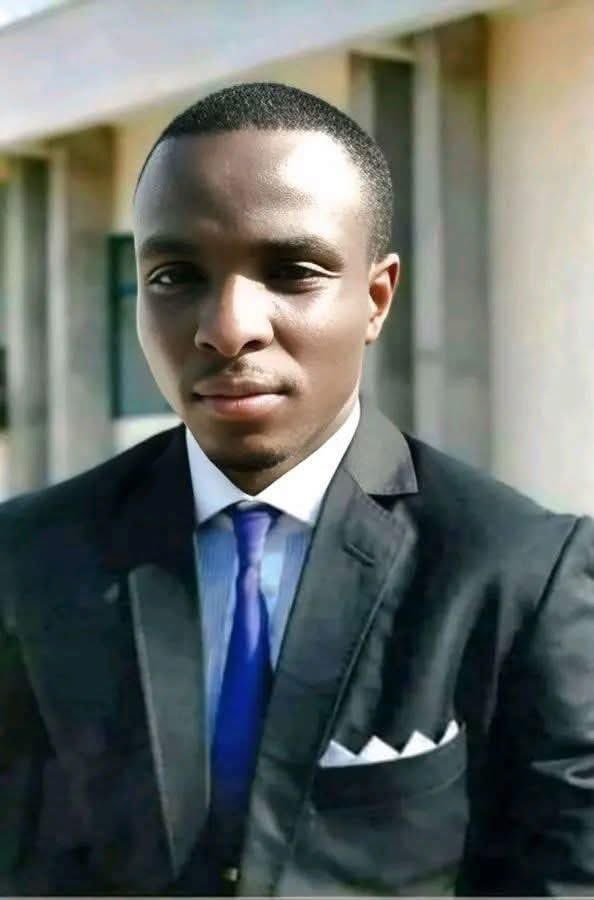 mbeatowe's tweet image. 1/7

POUR CEUX QUI NE L'ONT CONNU, 
POUR NE JAMAIS OUBLIER ! 
Dr BEN FAYÇAL
04 Nov. 2014 - 04 Nov. 2025

Ce jour marque les 11ans de la disparution du Dr Ben Fayçal. Pour ceux qui ne l'ont pas connu ou qui l'ont oublié, (re)lisez son histoire :

CES HEROS MECONNUS DE LA SANTE :…