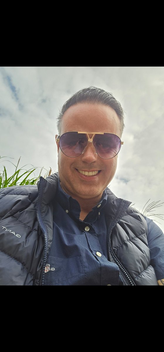 Johnny foran tweet media