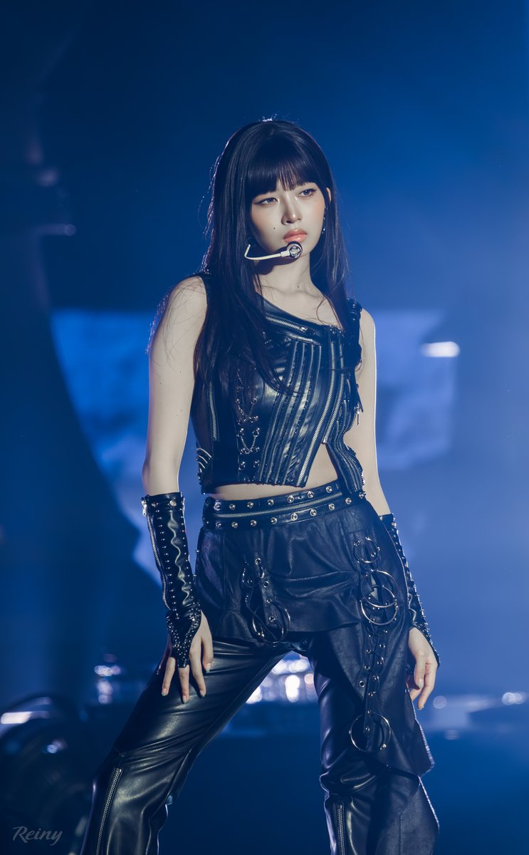 251101 SHOW WHAT I AM

#IVE #아이브 #アイヴ #REI #레이 #レイ