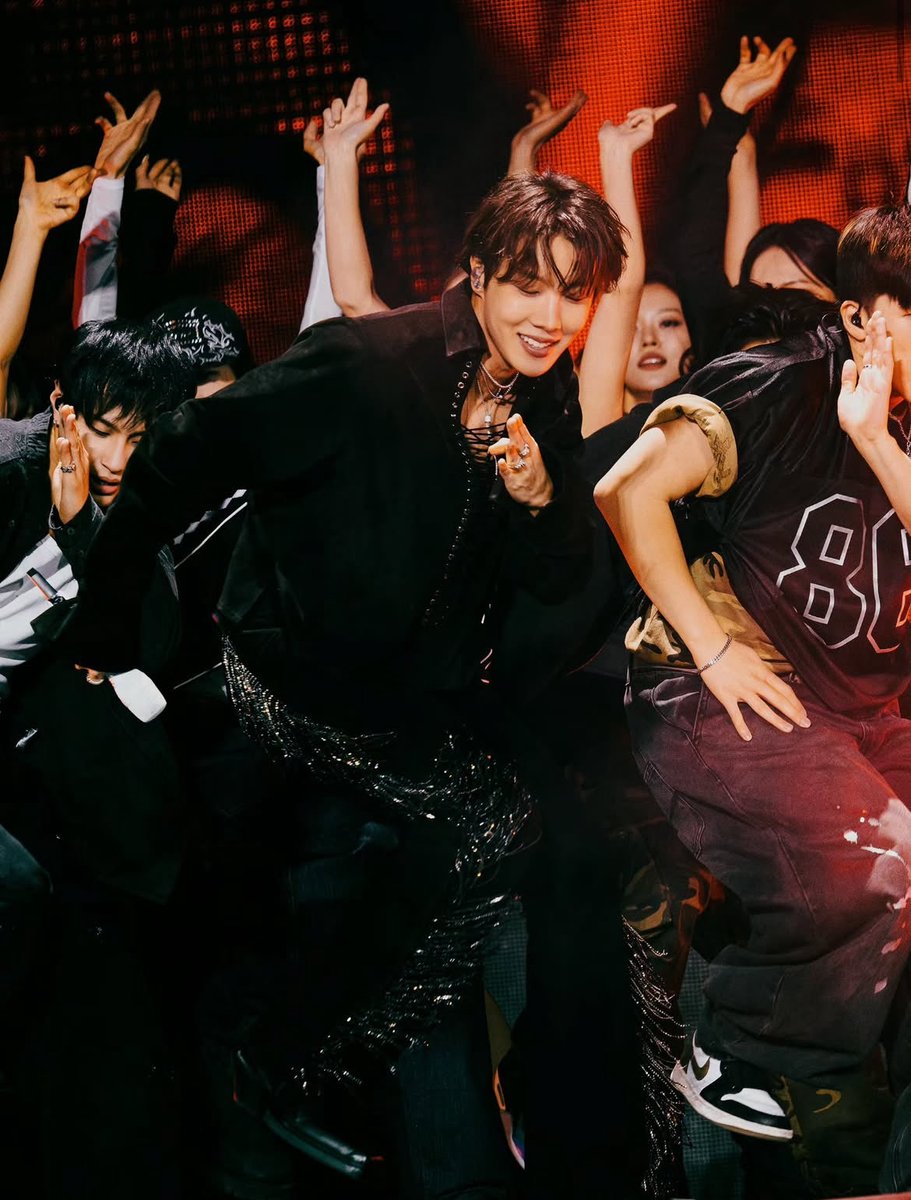 her___39's tweet image. 他の誰かが獲るのが嫌なんじゃないの、

j-hopeが獲れないのが嫌だって言ってんの❗️（IWGP）

絶対に贈らなきゃだめなんだよ

I vote #jhope for #2025MAMAVOTE