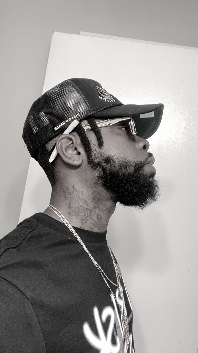 SwallowDisNigg_'s tweet photo. If she likes her more then she likes me , then I got time for you both …🤷🏾‍♂️ #theunratedartist #trapvango #welcometothetrap #uaworldornoworld #thrills #uaw #ua #tattoo https://t.co/aDirP1aFI2