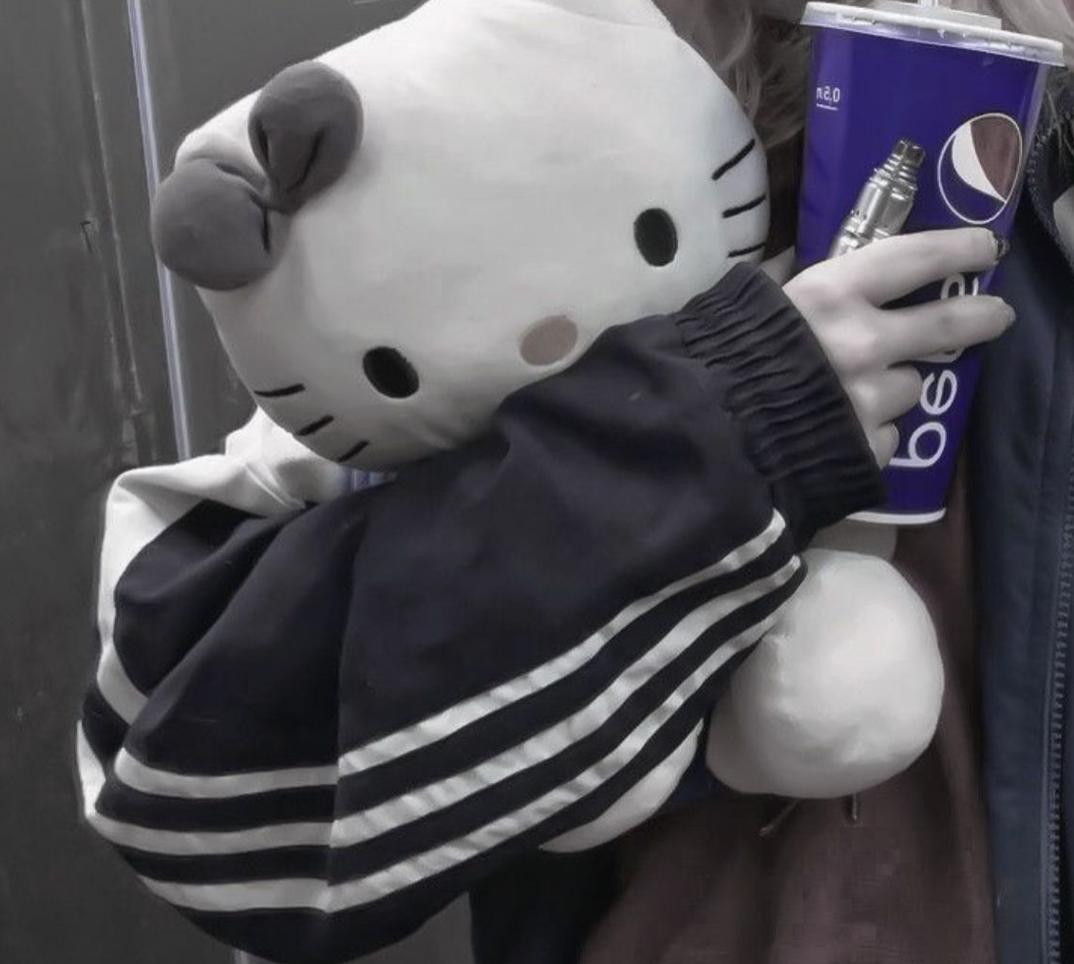 Chideeema's tweet image. 火曜日午後のメモ：からっとしてる／だるい。作業する→散歩する。あせらずに。