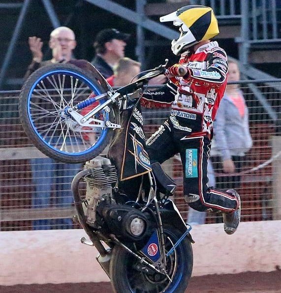bobxski's tweet image. Wheelie Wednesday and Robins flashback to 2016... Jason Doyle celebrates his paid maximum Leicester V Swindon 04-06-2016
📷 Unknown 

#SwindonNeedsSpeedway 

@SNSactiongroup