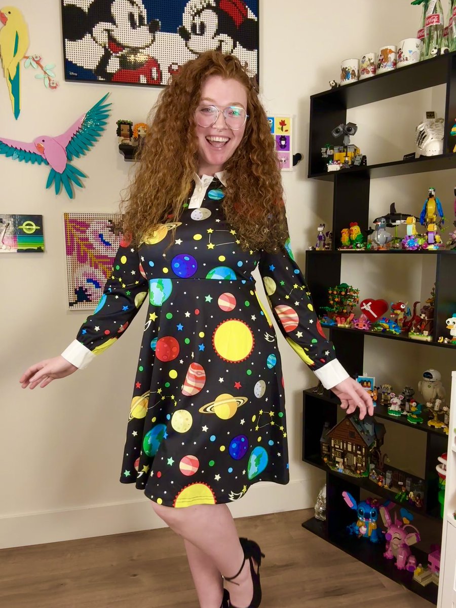 thelegogoddess's tweet image. RT to give Ms. Frizzle a kiss💋