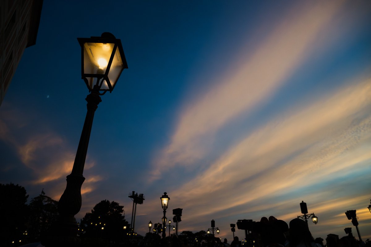 mans3648's tweet photo. #photograghy 
#timeflies 
#Disney 
#TheLandofDreams
#Nikon
#Soremusclesallover https://t.co/QsiMoYcowz