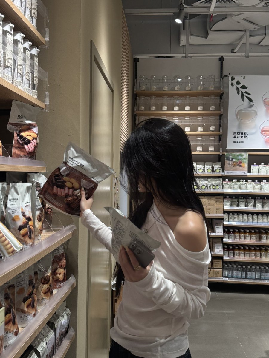 vwnhq_XAX's tweet image. 📸友達のカメラ越しに、スーパーでの私の日常をキャッチ🛒💛。平凡な瞬間も特別に
#日常の美しさ