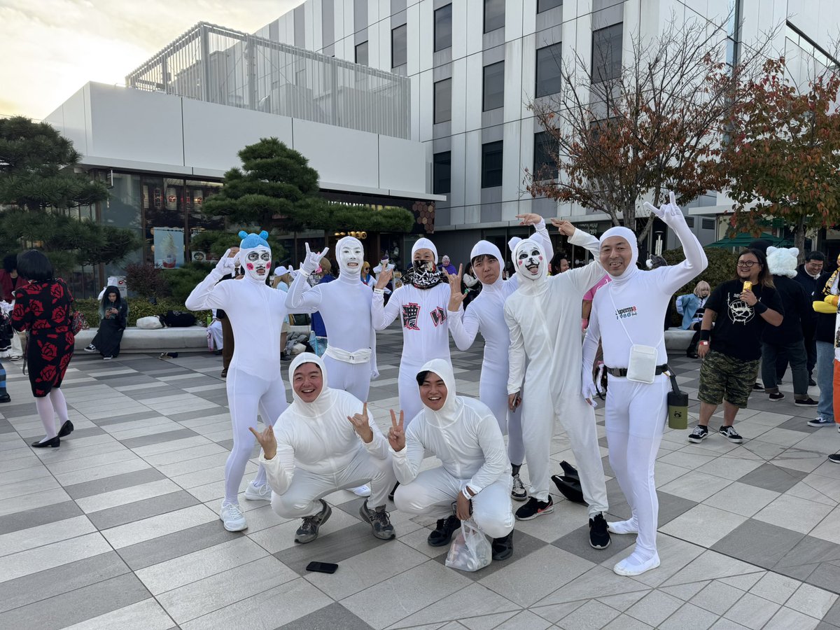 KAKAMEN20's tweet photo. スペルマ大集合、キュアホワイト&ブラック、COTTELEE GIRL、白タイツ合わせしようと思ったら巻き込んでしまったちいかわとハチワレ。
サイコーで思い出に残るワンマンでした!
皆さんまたどこかでお目にかかったときはぜひまたご一緒させてください!
#地獄絵図 #コスプ���地獄 #CSPL https://t.co/fDmpNDqliO