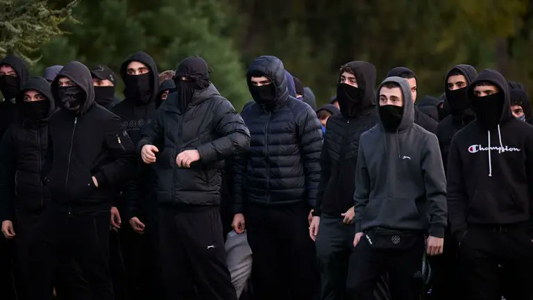 Hoy escribo la columna "La izquierda no va a tolerar un triunfo de Vox".
La creciente oleada de violencia política en España no son gamberradas radicales, sino un plan para acabar con cualquier forma de actividad política a la derecha del Partido Popular vozpopuli.com/opinion/la-izq…