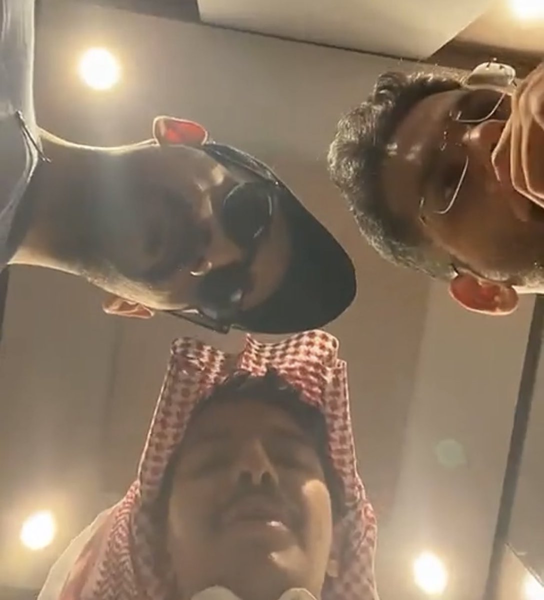 اذا قالك ارسلي صورتك ماحد يشوفها غيري :