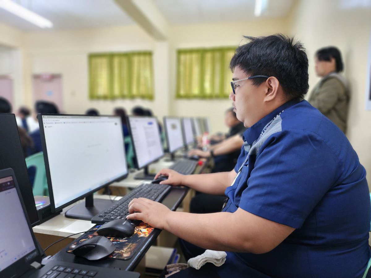 SmartNewsroom's tweet image. .@SaintMarysPH in Nueva Vizcaya takes a leap forward to a future powered by artificial intelligence as it renews its partnership with @LiveSmart through the Smart Wireless Engineering Education Program (SWEEP). Read more: bit.ly/47Lj5xV

#LearnSmart