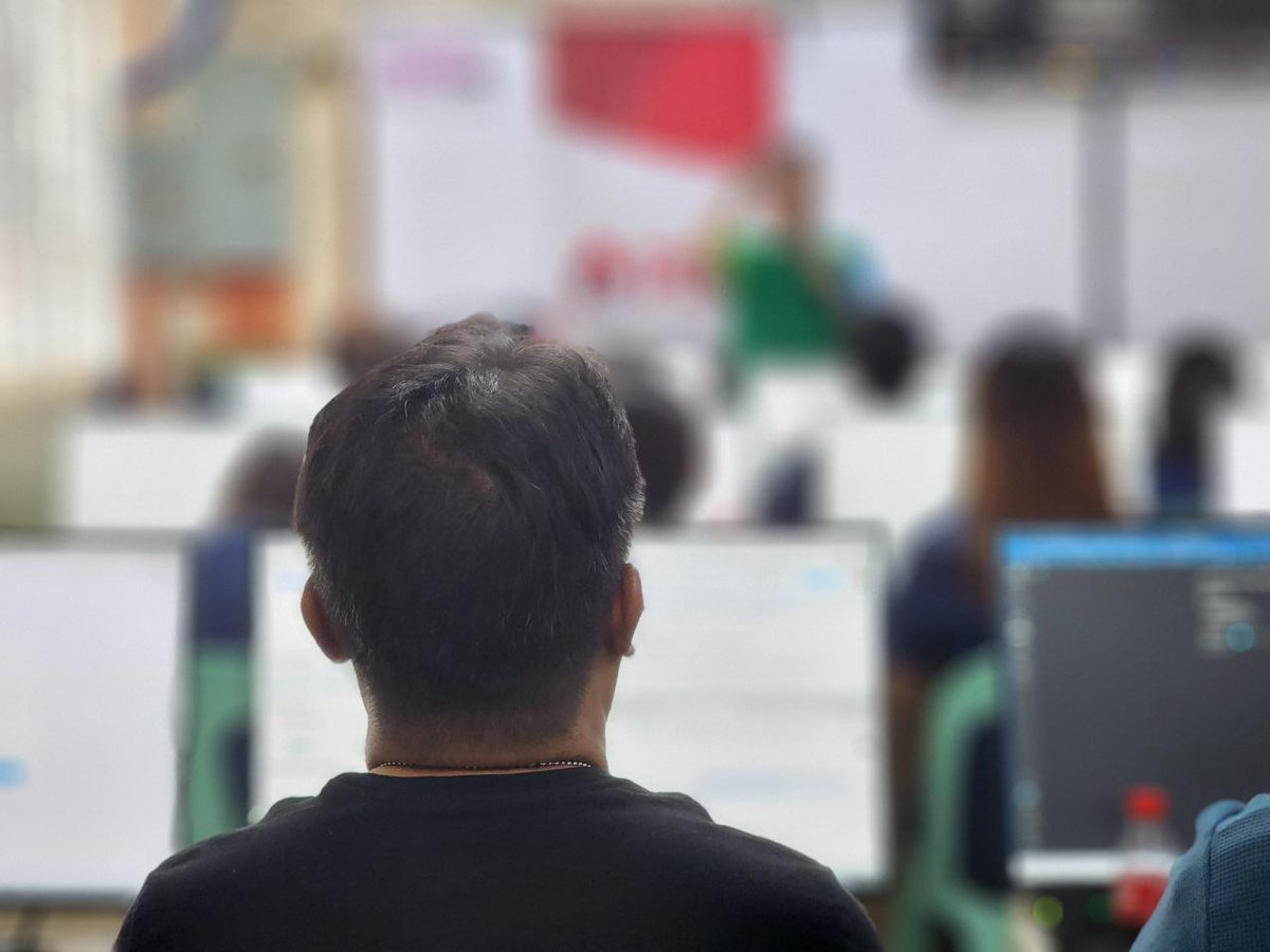 SmartNewsroom's tweet image. .@SaintMarysPH in Nueva Vizcaya takes a leap forward to a future powered by artificial intelligence as it renews its partnership with @LiveSmart through the Smart Wireless Engineering Education Program (SWEEP). Read more: bit.ly/47Lj5xV

#LearnSmart