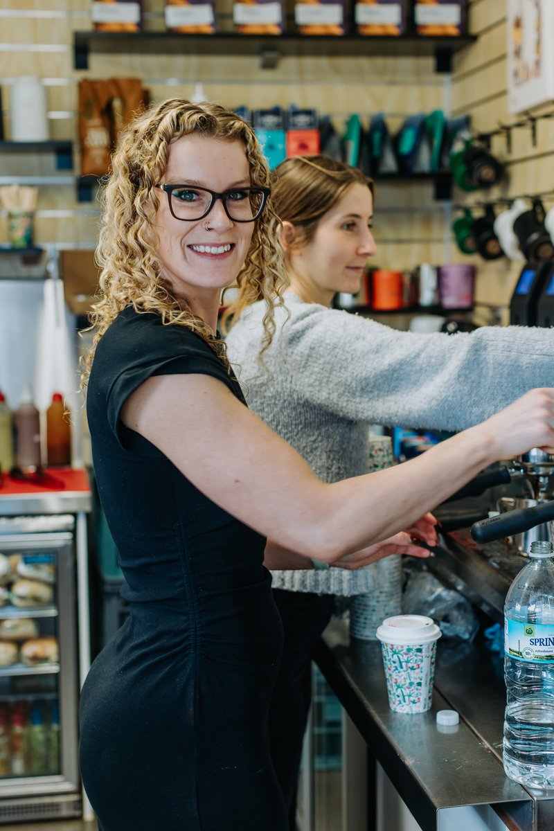 It’s all about community, connection and coffee at Albany’s waterfront gem, HazBeanz! Grab a sweet or savoury from their line-up of local goodies, and know your cuppa’s doing good too — their loyalty program has raised over $46K for the Royal Flying Doctor Service. Legends. ✨