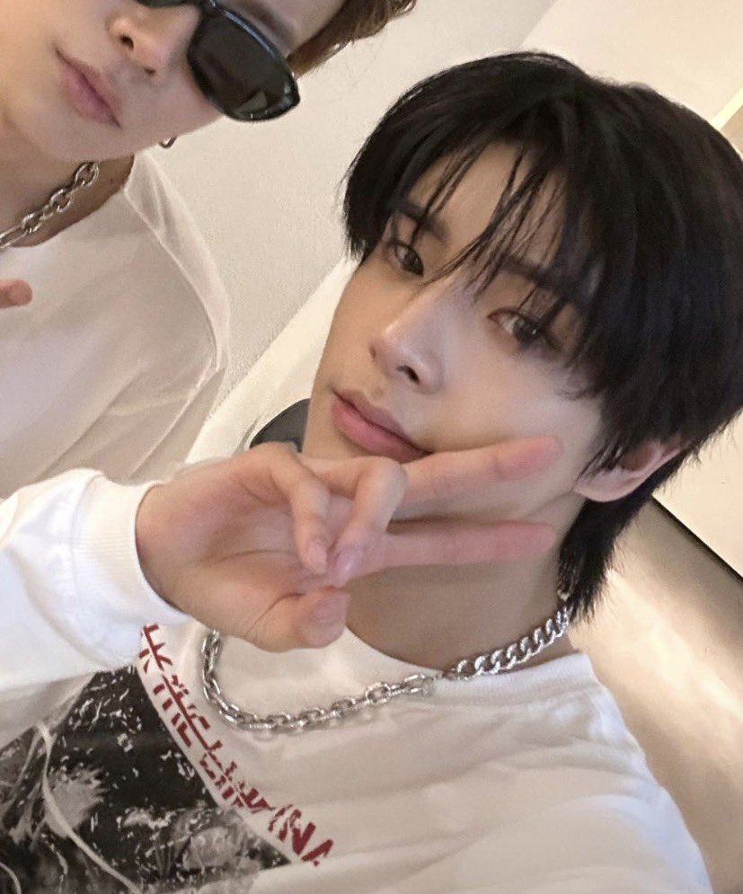 이닝 tweet media