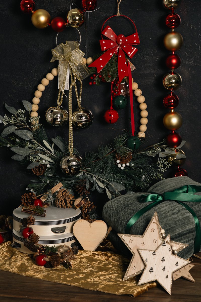 🎄 ¿Eres más de #Navidad rústica o de Navidad dulce?

💚 Si te encantan los acabados naturales, la madera y los tonos cálidos
❤️ Si prefieres el rojo y blanco, con un toque alegre y festivo

📌 Tiendas Sevilla y Huelva
👉 plasticosur.com/navidad-