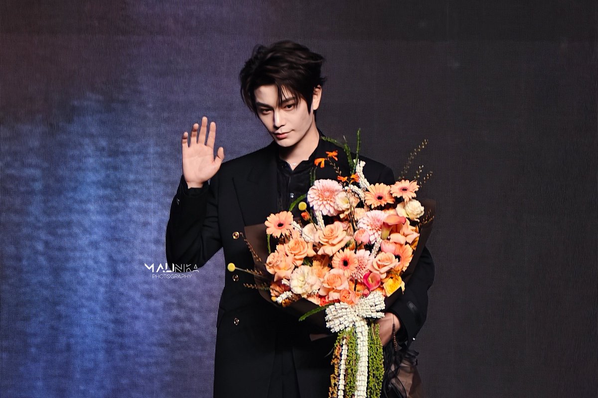 MalinikaPhoto's tweet photo. 251104 • #WeTVAlwaysMore2026 

💐💐💐

‼️Please DO NOT cut the credit‼️

#ติงอวี่ซี #丁禹兮 #DingYuxi 
#DingYuxiEncounterInBangkok https://t.co/cF73Nnkx0z