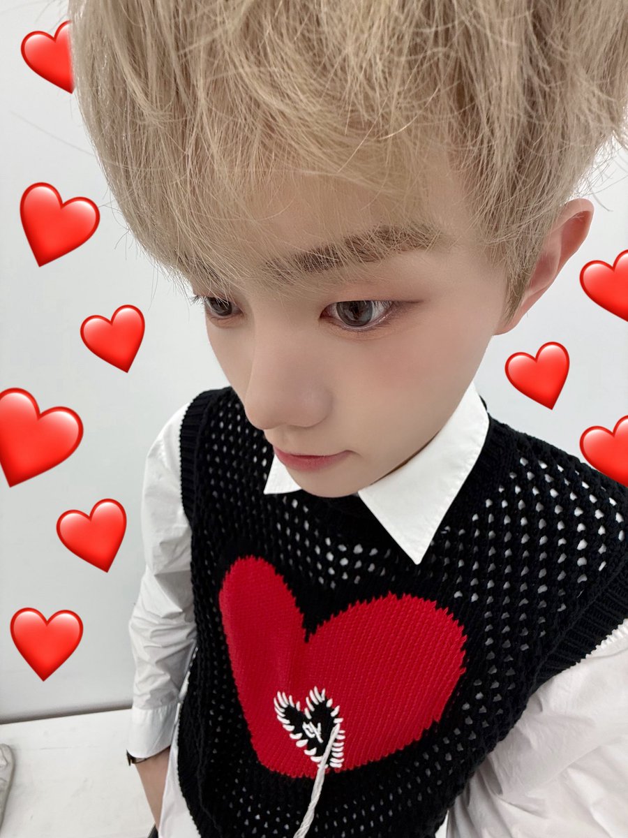 nchiveofficial's tweet photo. [#하엘]
오늘 밤 슈퍼문🌕 뜬다고 하는데
달 보면서 하엘이 생각해🫶
#엔카이브 #NCHIVE #NCV
#HA_L https://t.co/Pf00E2zm6M