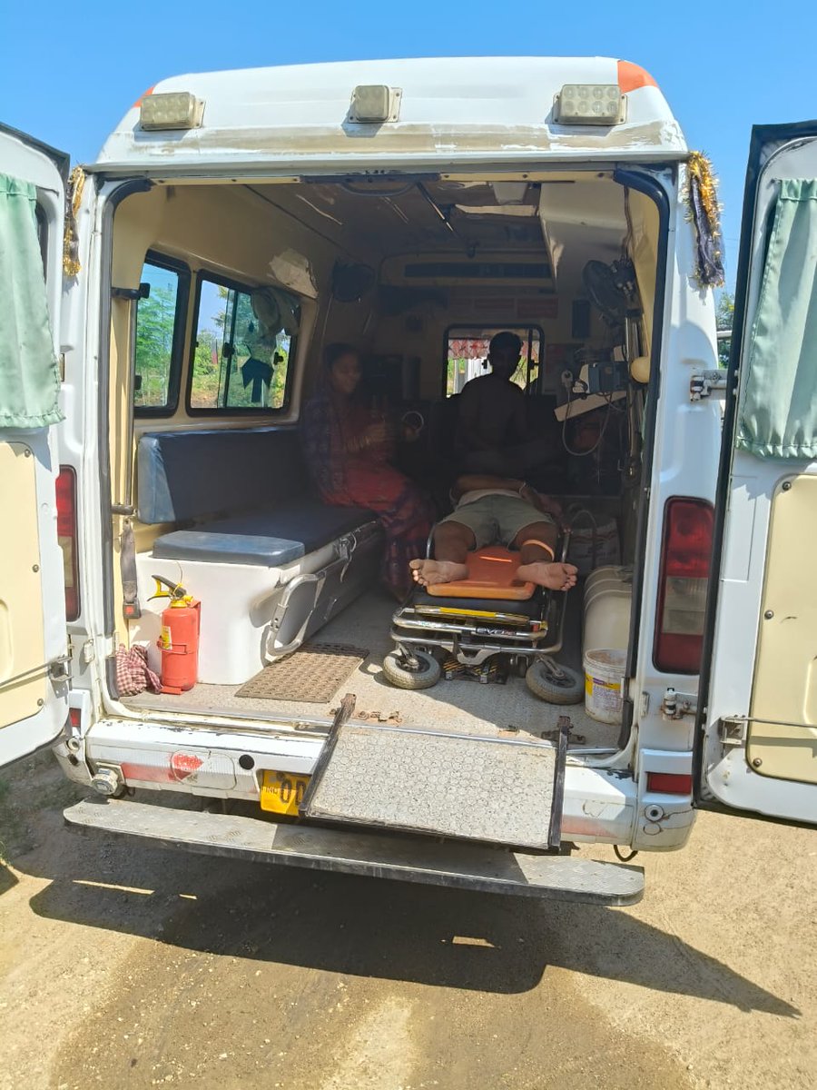 otvkhabar's tweet image. #୨_ଗୋଷ୍ଠୀ_ସଂଘର୍ଷ_୫_ଗୁରୁତର
-କେ.ନୂଆଗାଁ ଥାନା ସହଦେବ ଟିକରପଡ଼ାରେ ୨ ଗୋଷ୍ଠୀ ମଧ୍ୟରେ ସଂଘର୍ଷ
-୨ ଜଣ ଦିଗପହଣ୍ଡି ଓ ୩ ଗୁରୁତରଙ୍କୁ  ବ୍ରହ୍ମପୁର MKCG ସ୍ଥାନାନ୍ତର
-ରଘୁନାଥମନ୍ଦିରରେ ନାମ ଯଜ୍ଞ ସଂକୀର୍ତ୍ତନ ଚାଲିଥିବା ବେଳେ ଗଣ୍ଡଗୋଳ
-ରାଜନୈତିକ କାରଣରୁ ଗଣ୍ଡଗୋଳ, ଘଟଣାସ୍ଥଳରେ ପୋଲିସ
#Digapahandi #GroupClass #Odisha #OTV