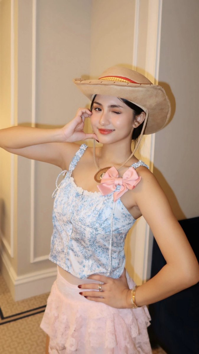 Ayolning külotsiz eshagi surati Yigit dick soradi onlayn video