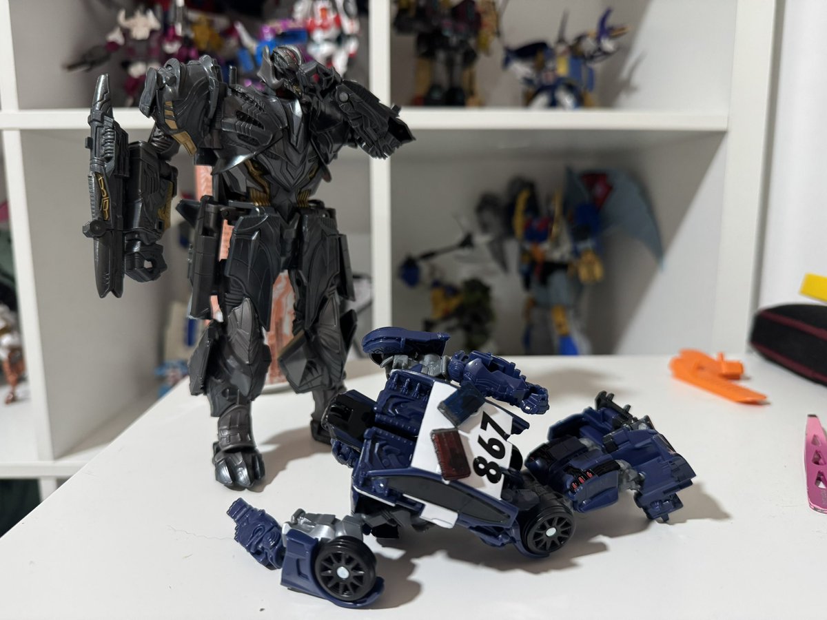 bunzobuggo's tweet image. “Oh that hurt”
-Barry Von Cadé II