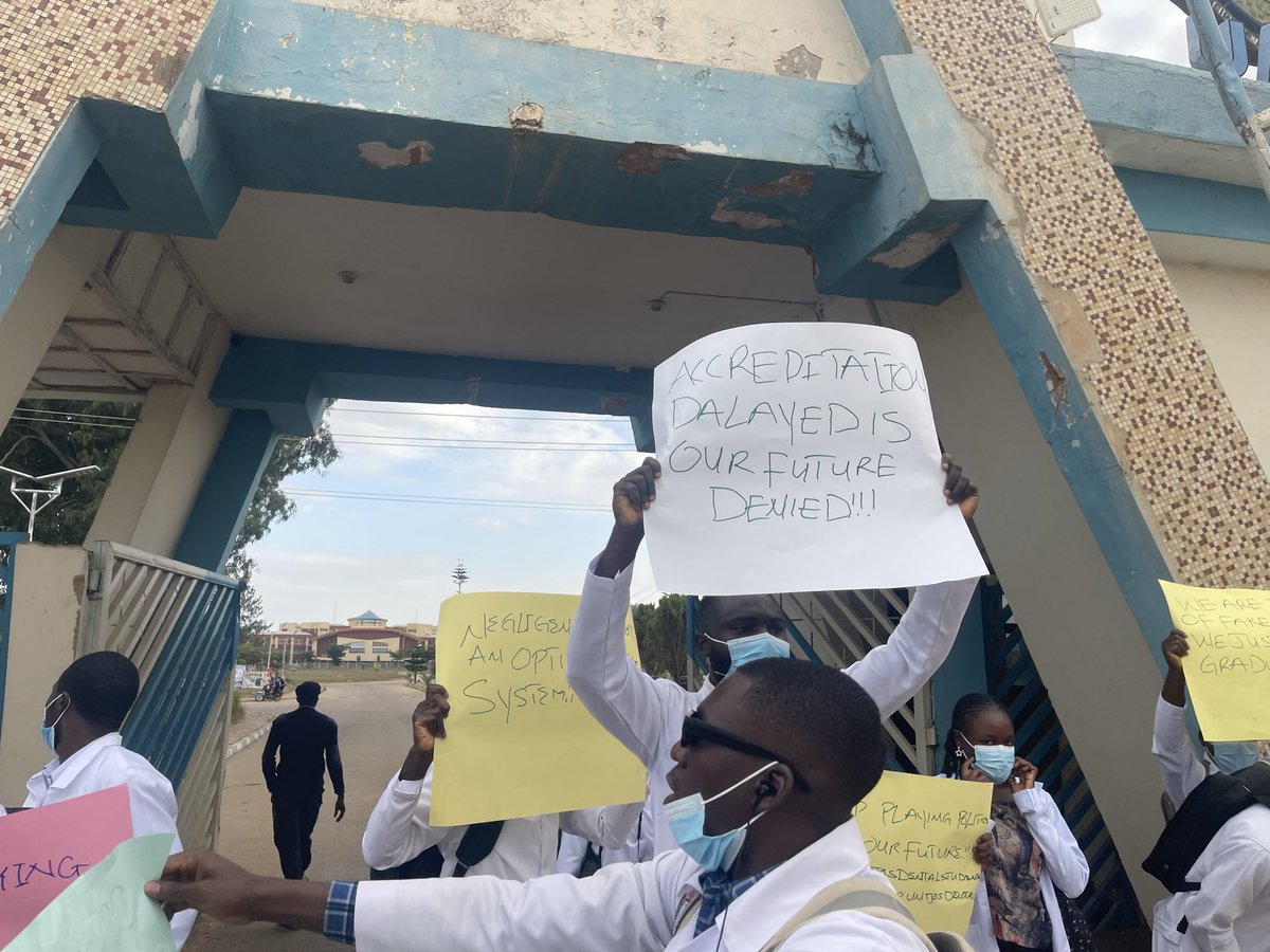 Enough is enough o….
#SaveUNIJOSDentalStudents
#SaveUNIJOSDentistry